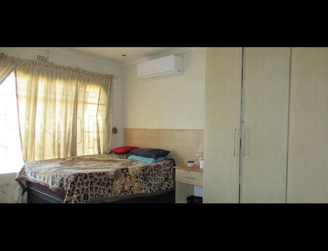 4 BEDROOM HOUSE FOR SALE IN LENASIA SOUTH